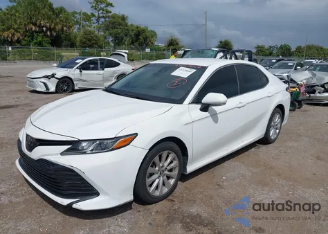 2018 Toyota Camry Le из США, поврежденный, VIN 4T1B11HK3JU017687